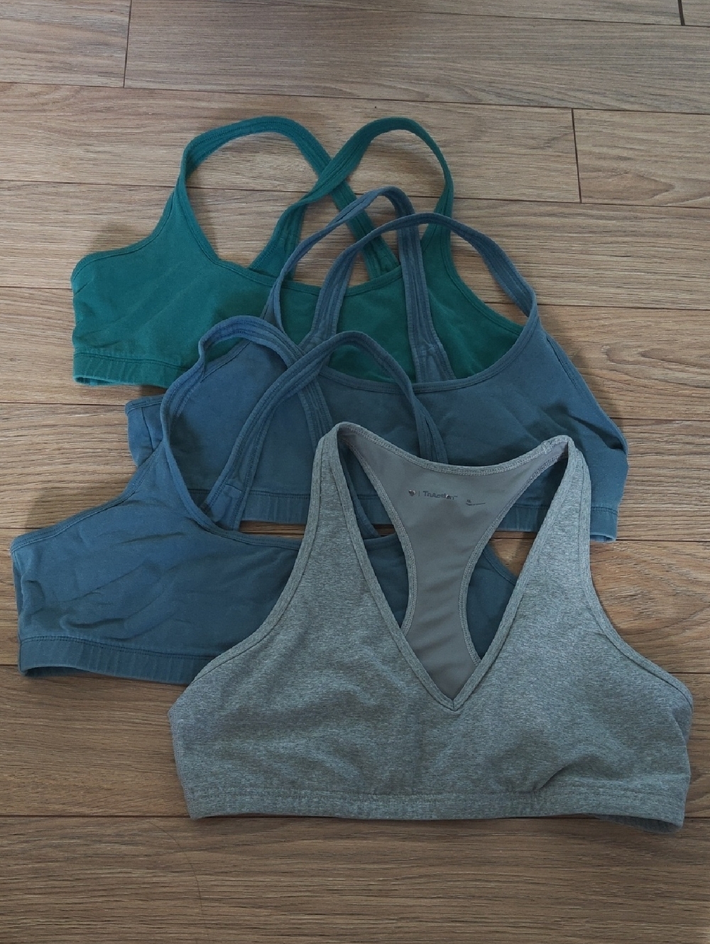 FREE WITH BUNDLE Aritzia TNA bras Size XL